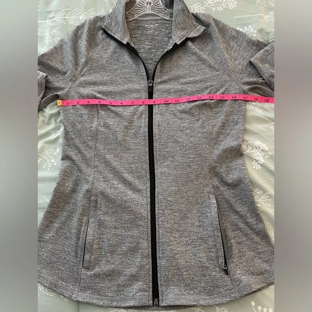 EUC Old Navy Women’s Gray/Black Active Full Zip Jacket, Long Sleeve; Size M